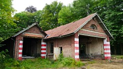 Les anciens hangars, disparus aujourd'hui, ont fait places à un bâtiment