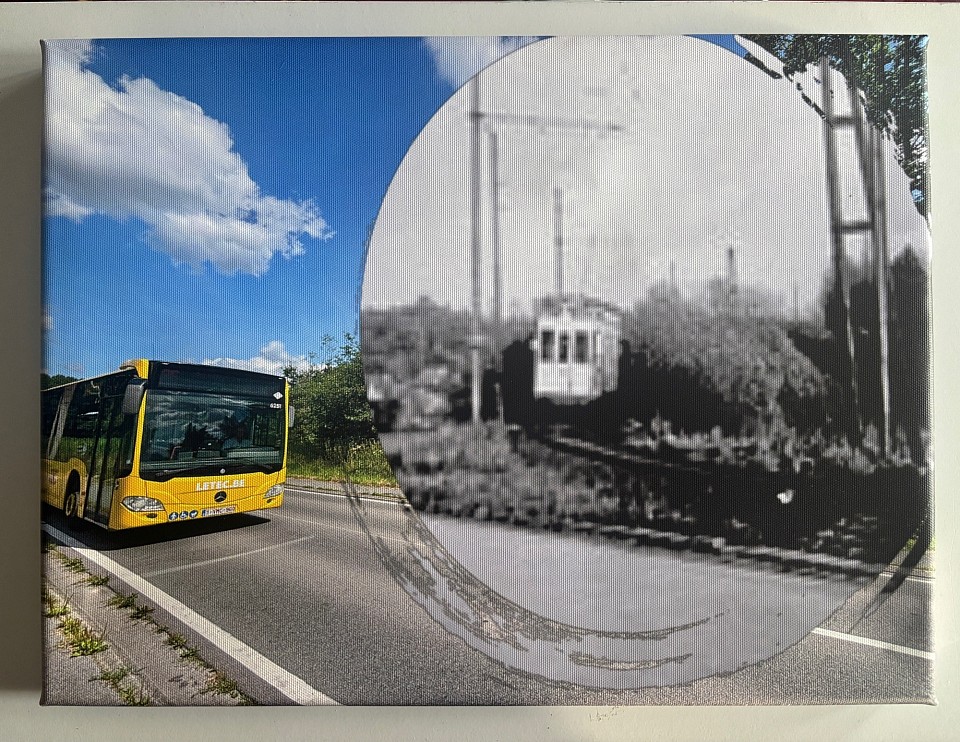 Le tram parcours la rue de la lasne et puis bifurque vers chapelle