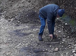 Face a la ferme - des travaux sont en cours- on y découvre des morceaux de billes de chemin de fer