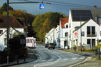 Photo montage pour montrer que le tram traversait à hauteur de la Banque la route d’Ohain