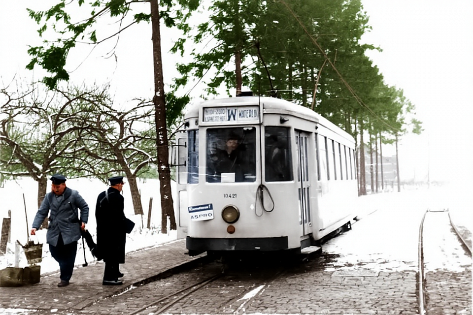 Le W a l’arrêt de la station de Lasne