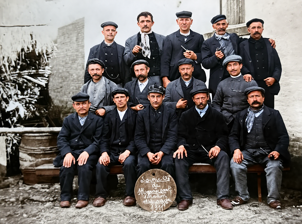 Équipe de Nitration et malaxage des Soieries de Maransart en 1911