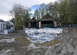 Les anciens hangars peu avant leur demolition