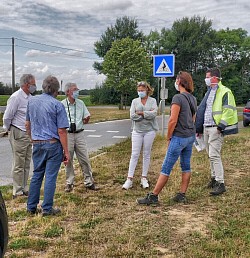 À part le photographe , toute l’équipe sur le terrain en 2020 pour examiner nos propositions de mobilité sur le parcours du vicinal